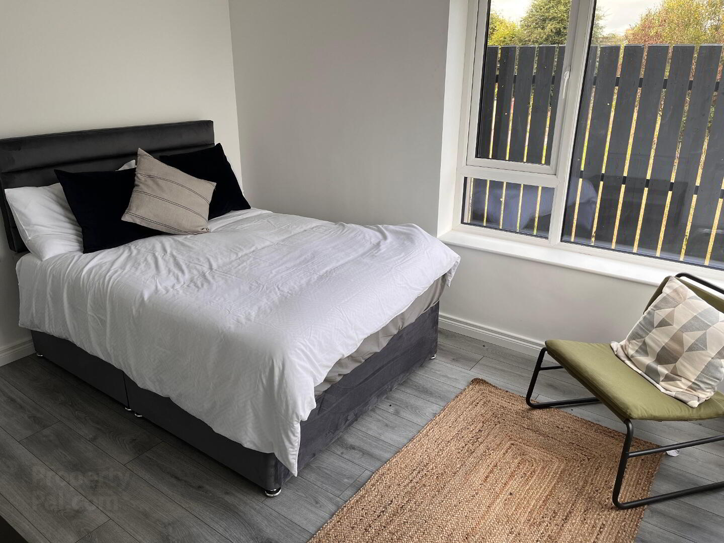 Unit B, 15 Castle Street 4 of 7
