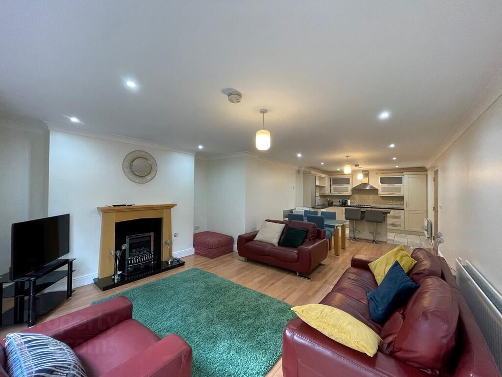 Apt 7, 1 Deramore Park South 7 of 18