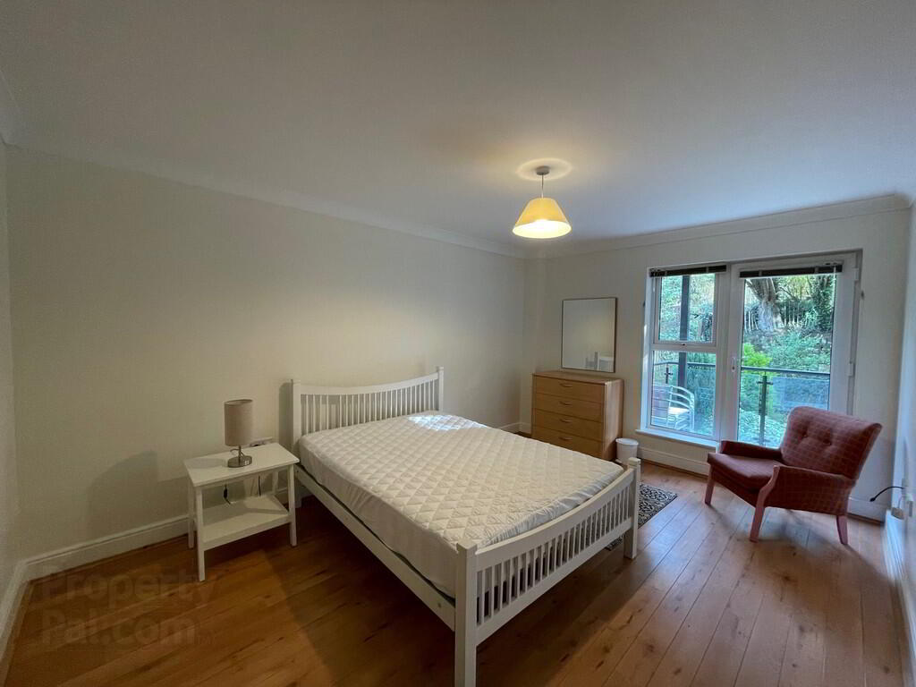 Apt 7, 1 Deramore Park South 9 of 18