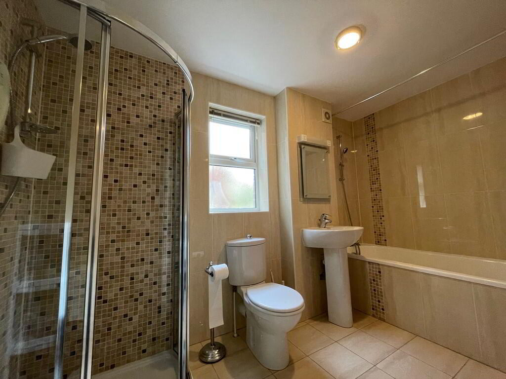 Apt 7, 1 Deramore Park South 10 of 18