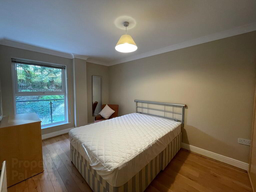 Apt 7, 1 Deramore Park South 11 of 18