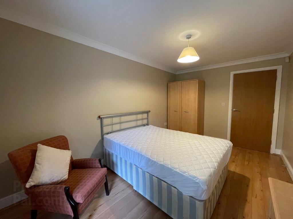 Apt 7, 1 Deramore Park South 12 of 18
