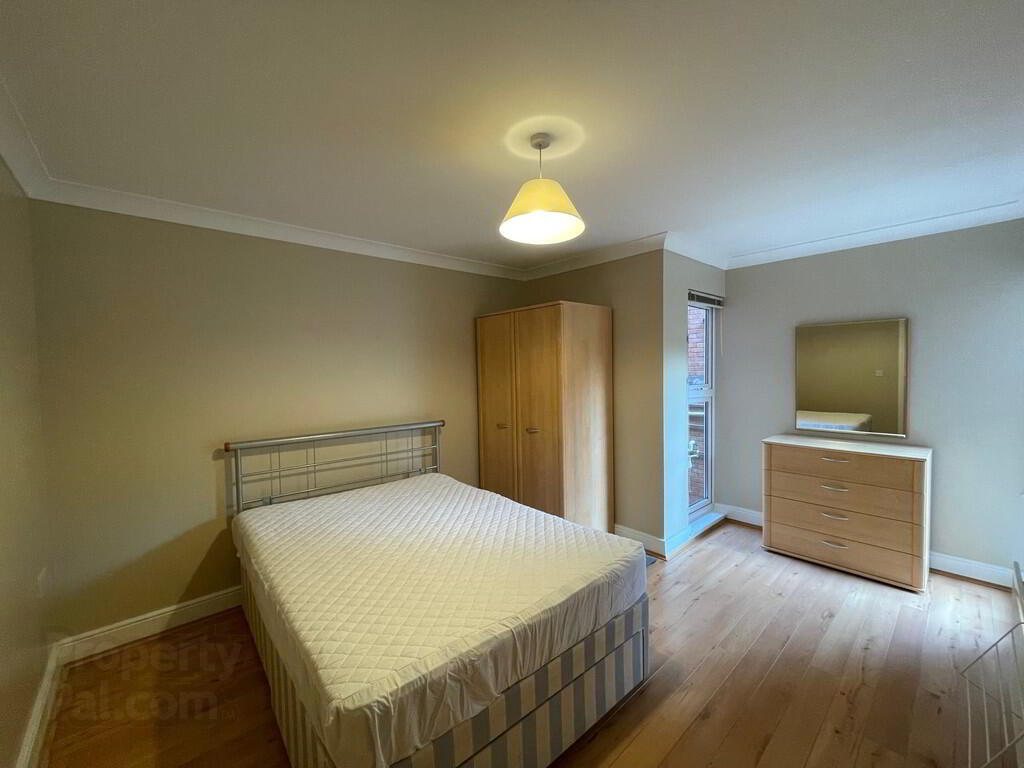 Apt 7, 1 Deramore Park South 13 of 18