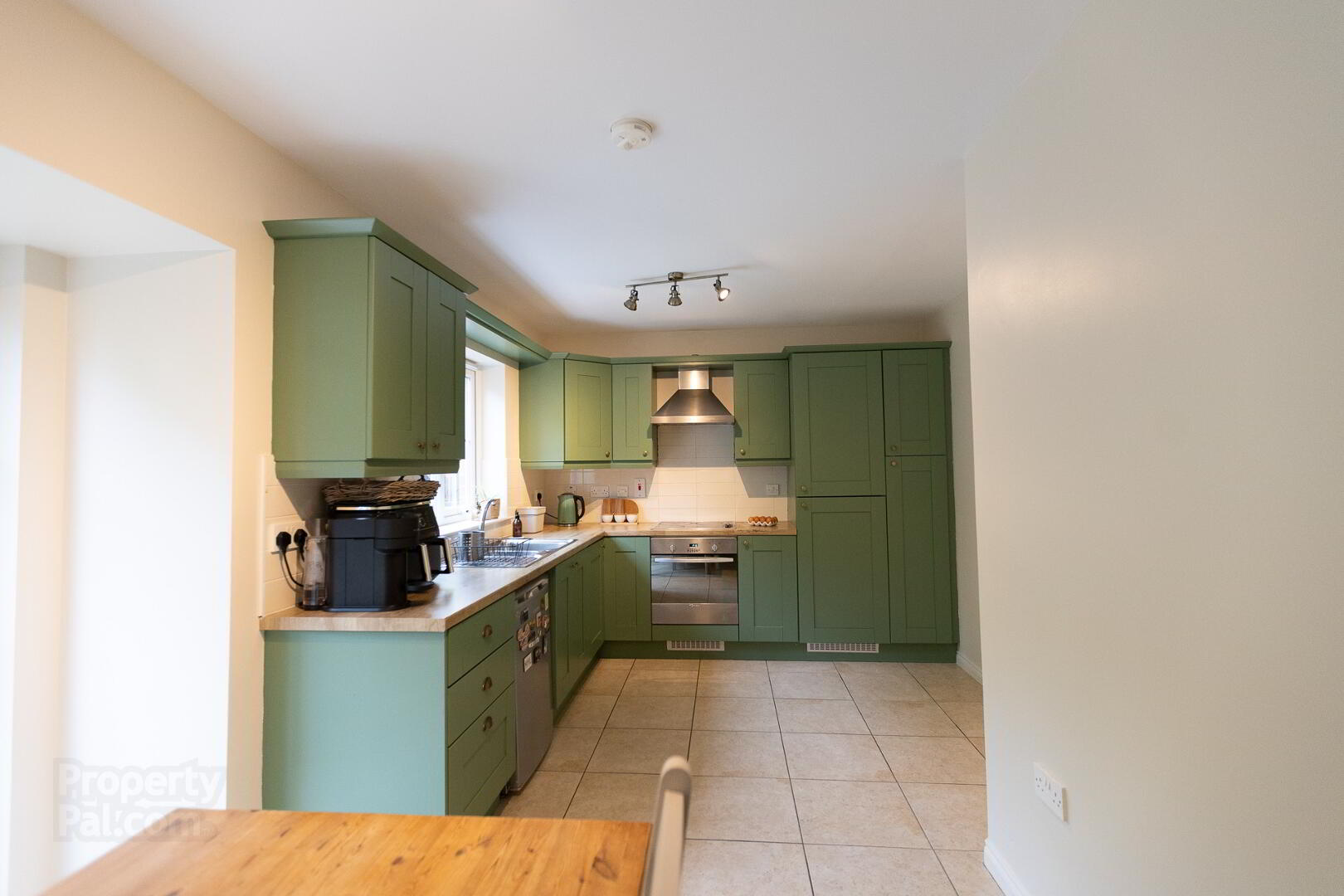 80 Bishops Hill 16 of 46