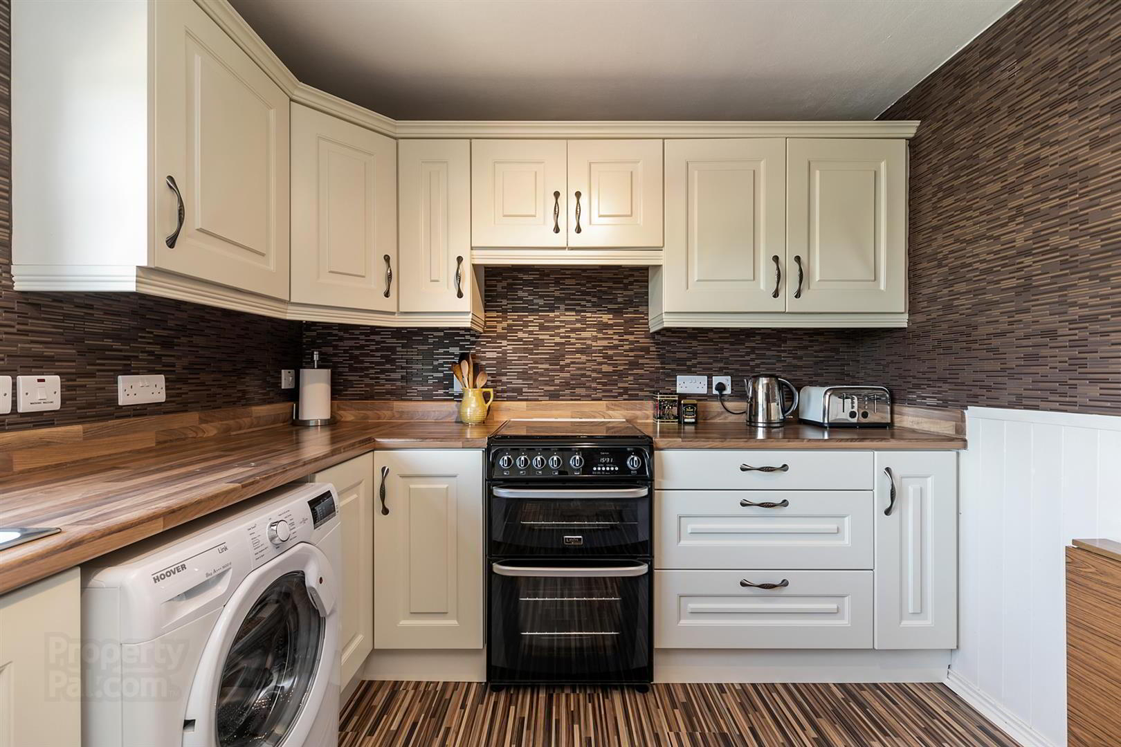 16 Lothian Avenue 9 of 19