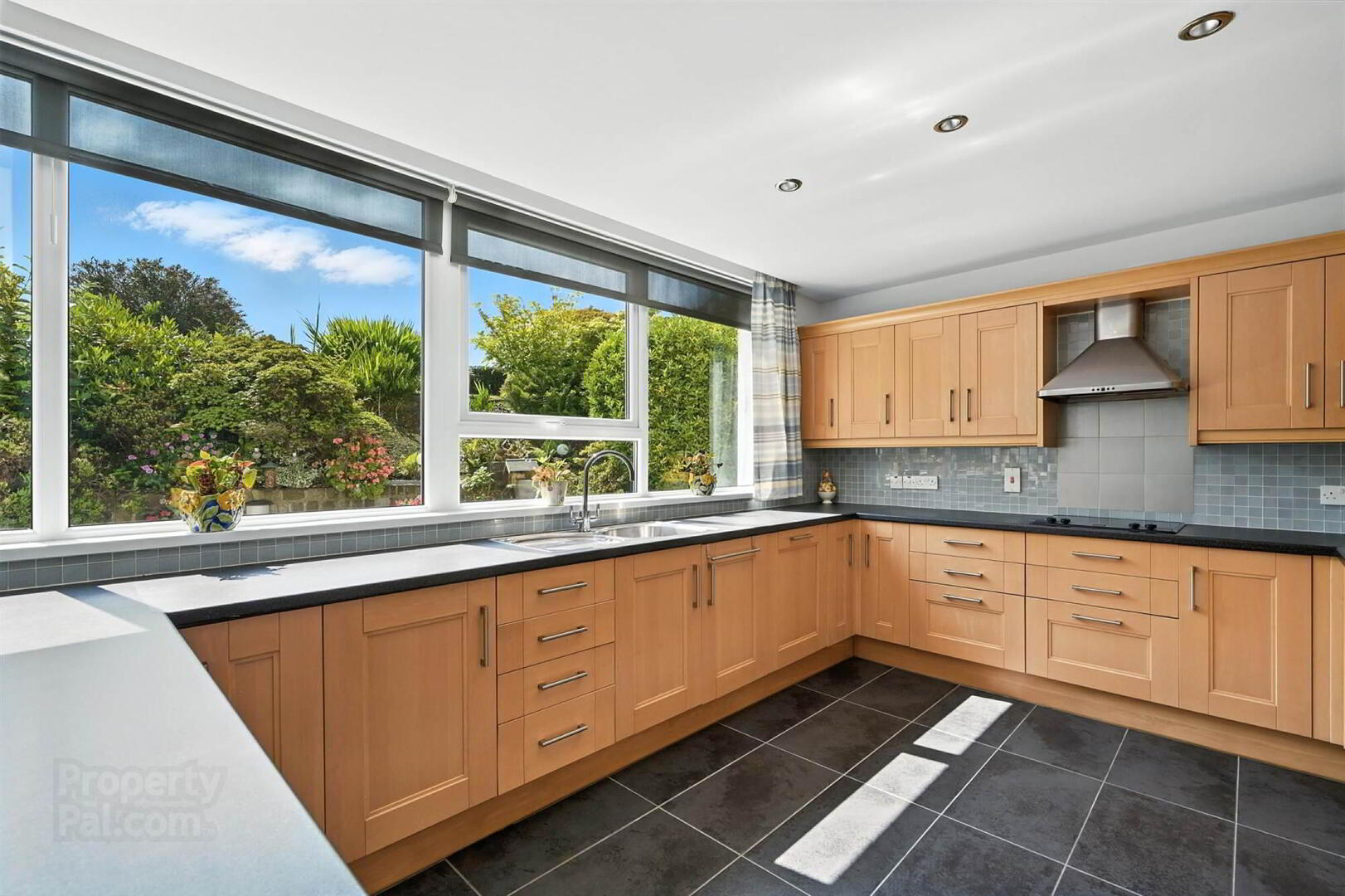 25 Larch Hill 15 of 45