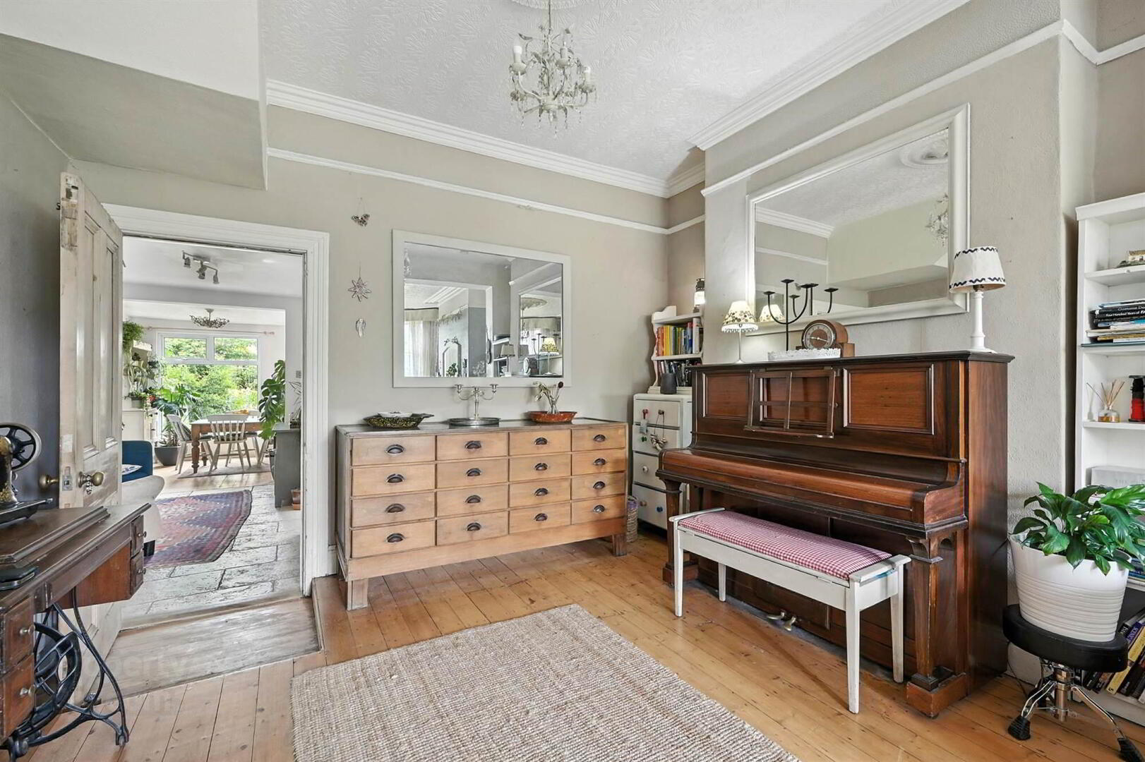 100 Upper Newtownards Road 6 of 34