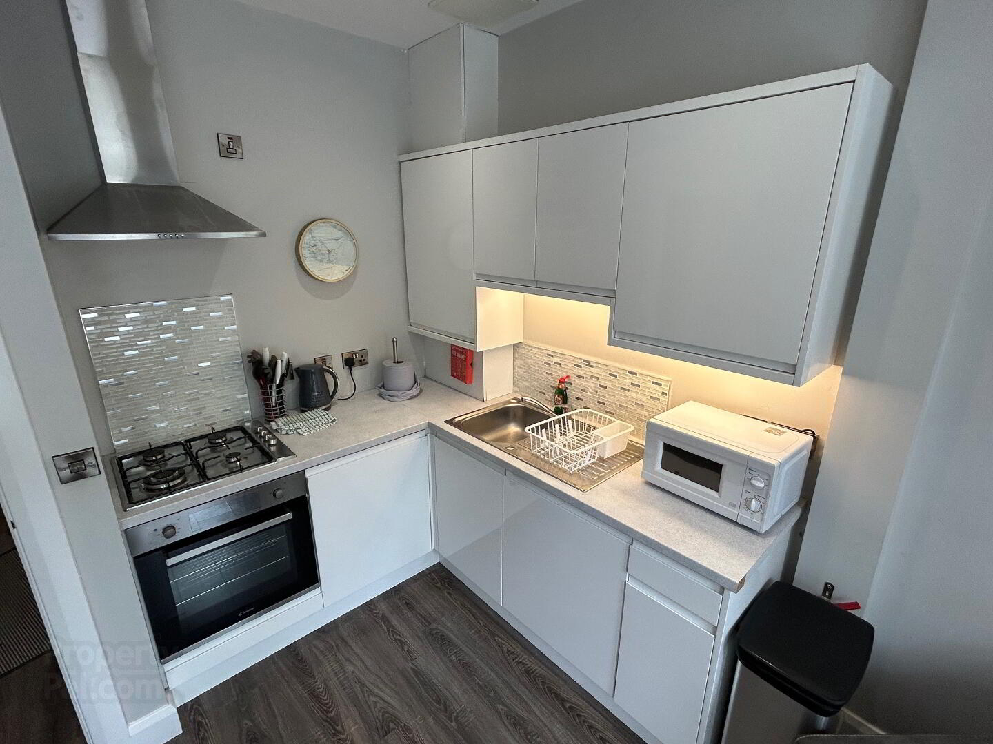 Apt 4, 61 Eglantine Avenue 5 of 12