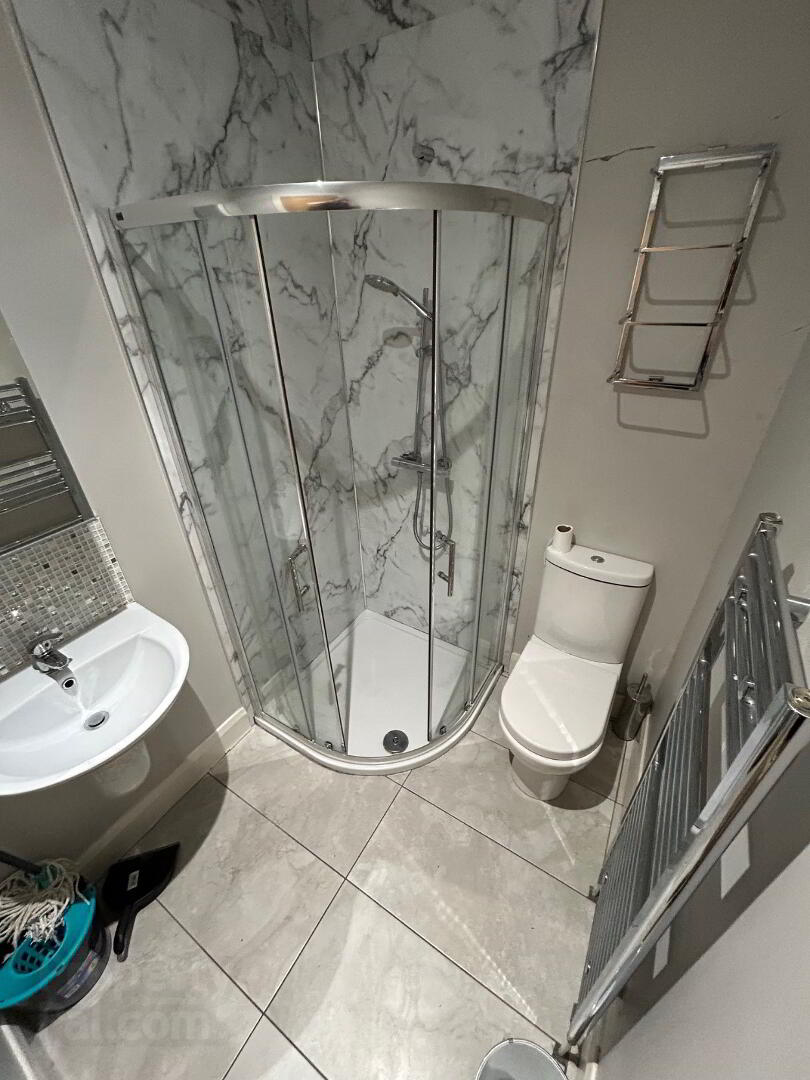 Apt 4, 61 Eglantine Avenue 12 of 12