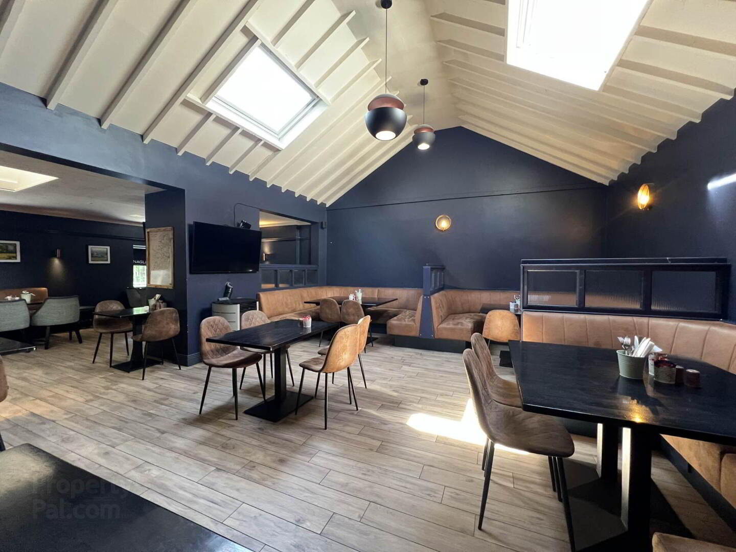 Nagle`s Bar & Accommodation 5 of 37