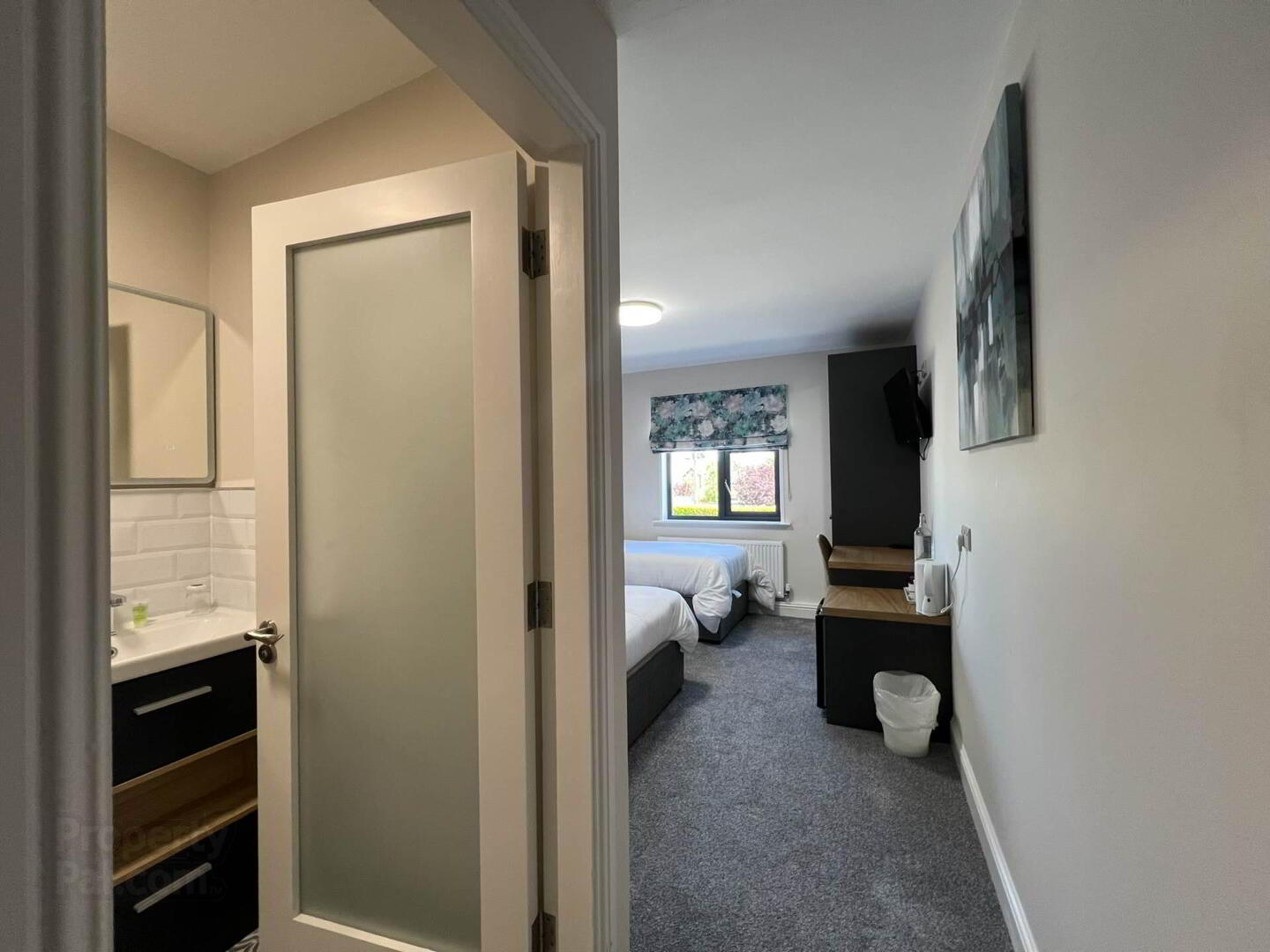 Nagle`s Bar & Accommodation 15 of 37