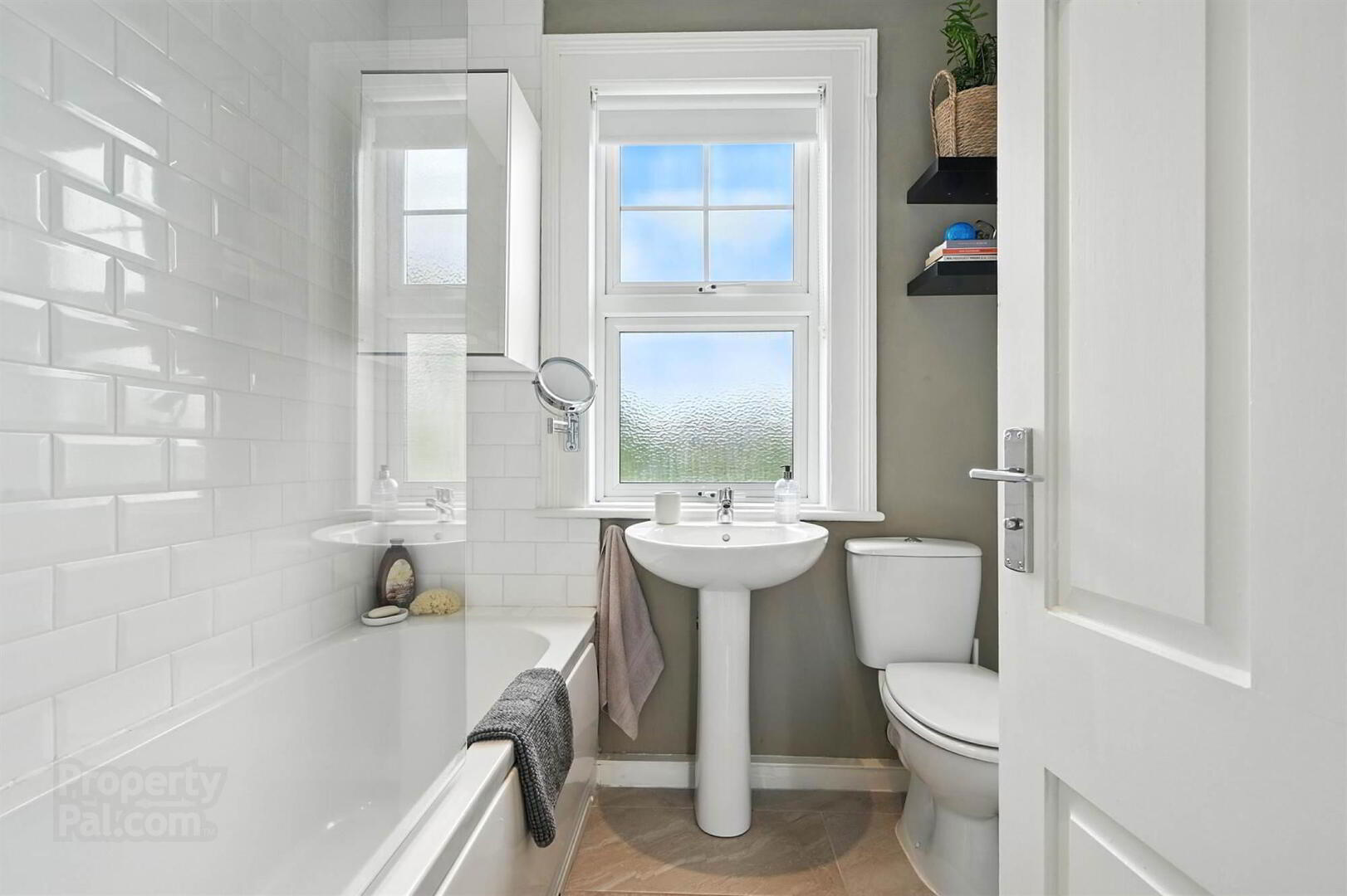 46 Newtownards Road 28 of 36