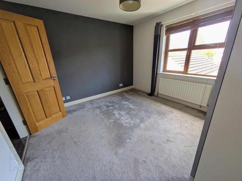25 Longfield Way 9 of 16