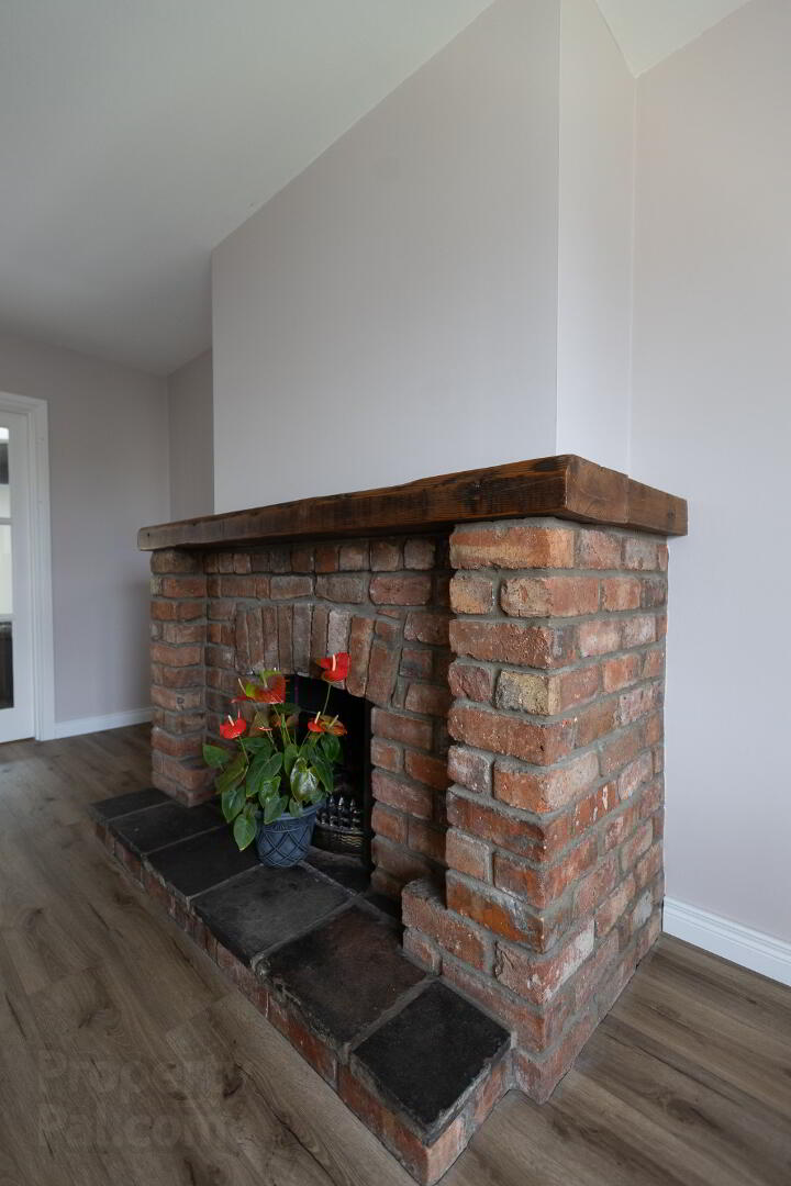 1 Brookfield Manor 8 of 61