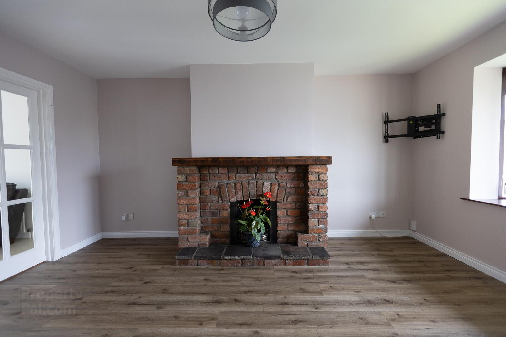 1 Brookfield Manor 11 of 61