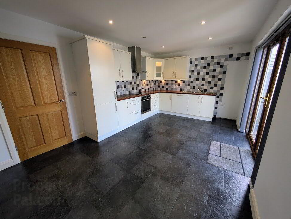 25 Longfield Way 5 of 16