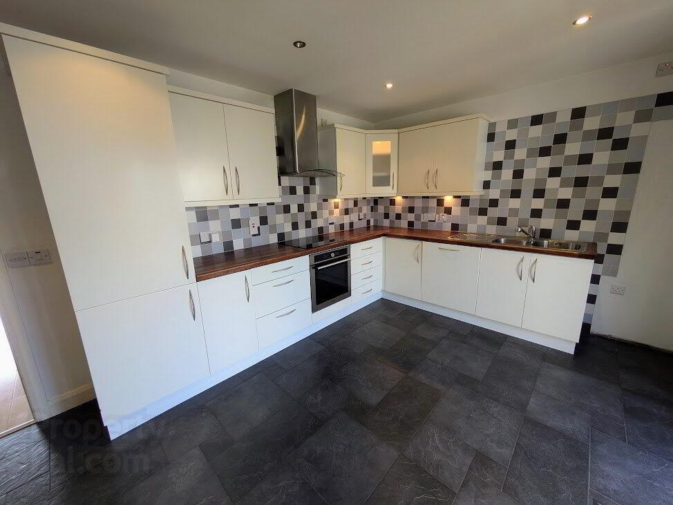 25 Longfield Way 4 of 16