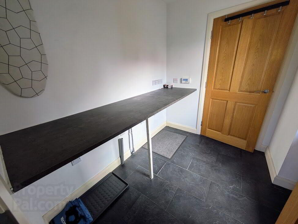 25 Longfield Way 7 of 16