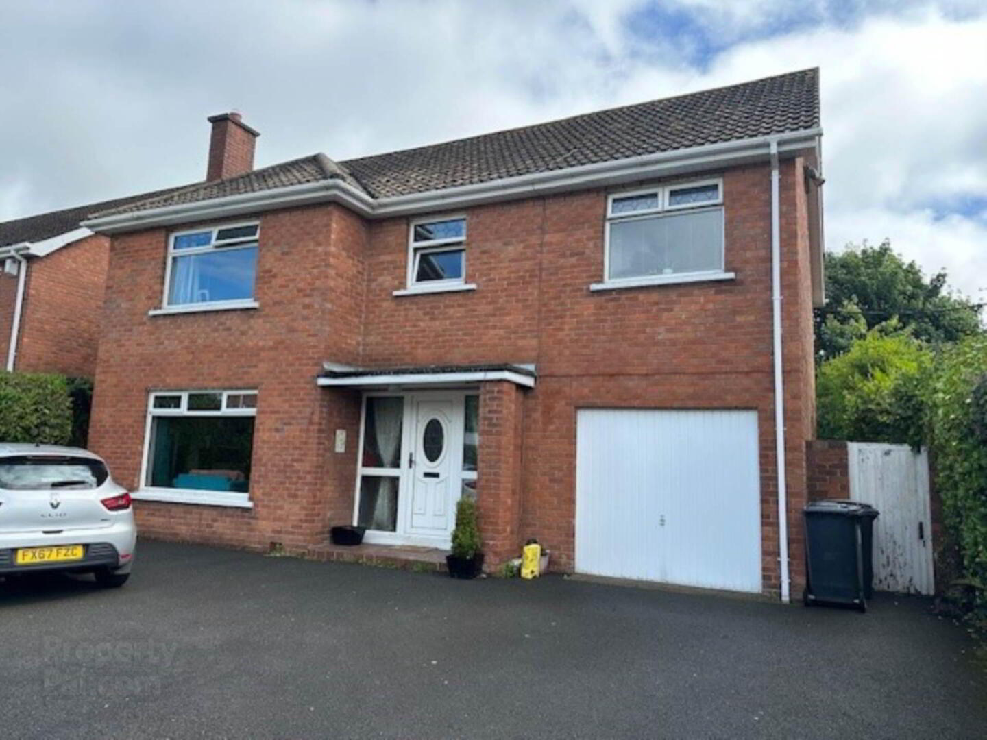 41 Downshire Gardens 1 of 11