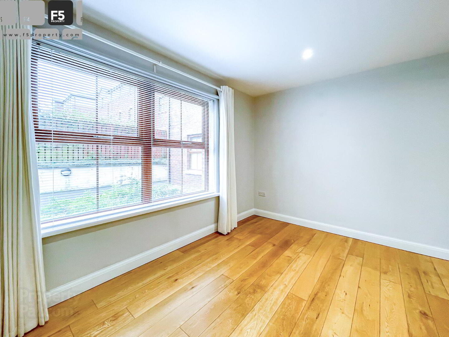 Apt 4 120, Upper Newtownards Road 5 of 9