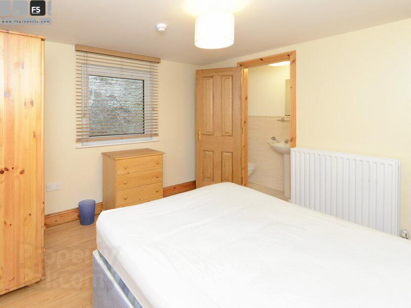 Apt 1 9, Ulsterville Avenue 3 of 7