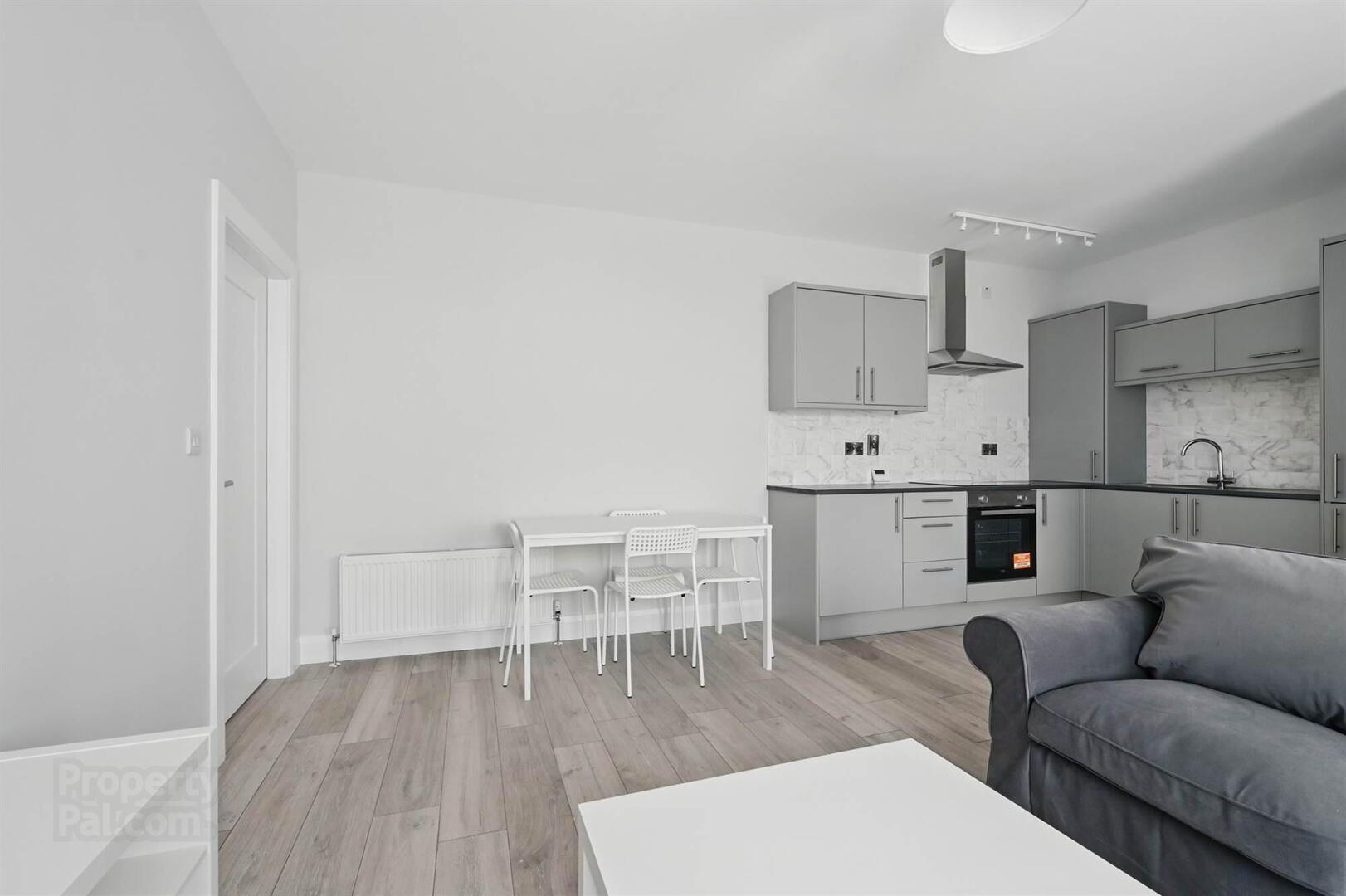 Apt 3, 37 Wellington Park 7 of 15