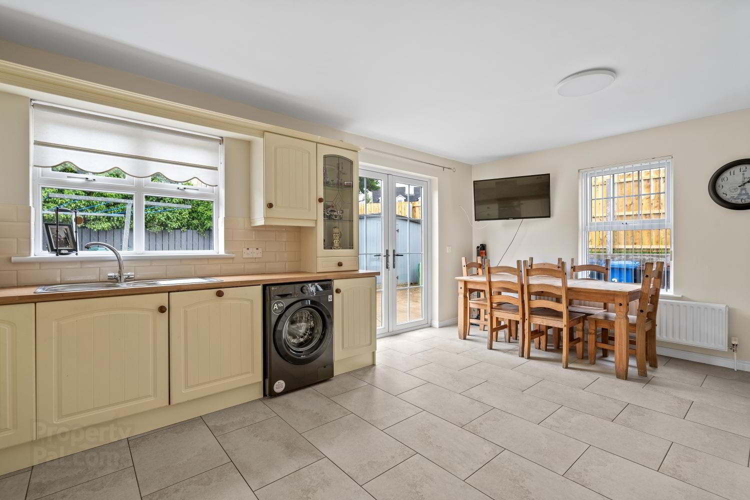 32 Elm Wood Green 17 of 28