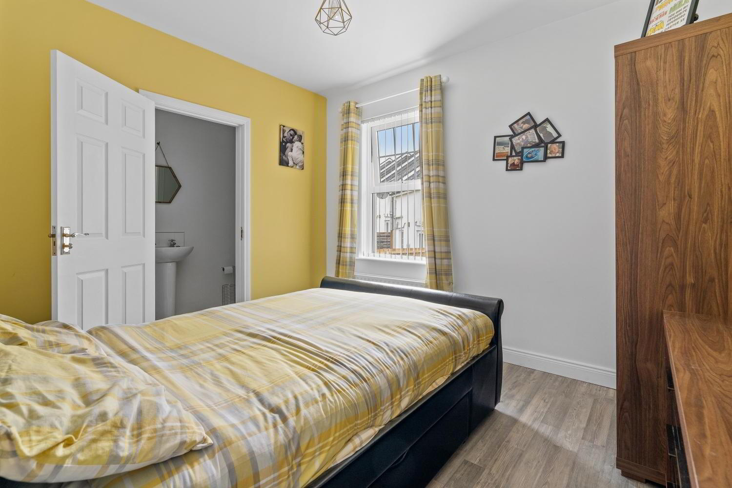 32 Elm Wood Green 22 of 28