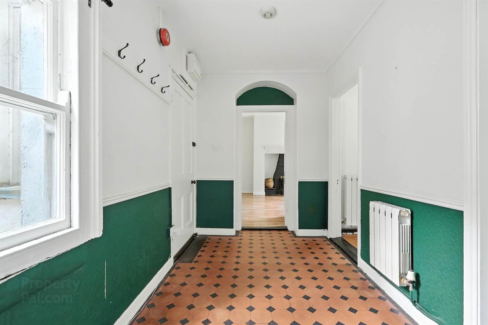 Flat 3 Lismachan House, 378 Belmont Road 3 of 14