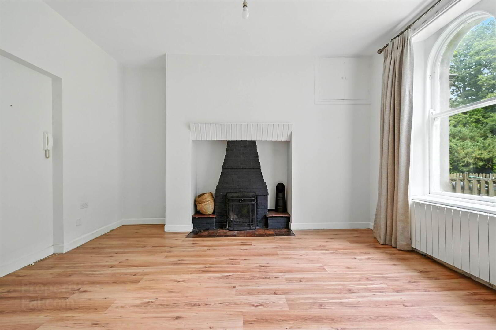 Flat 3 Lismachan House, 378 Belmont Road 6 of 14