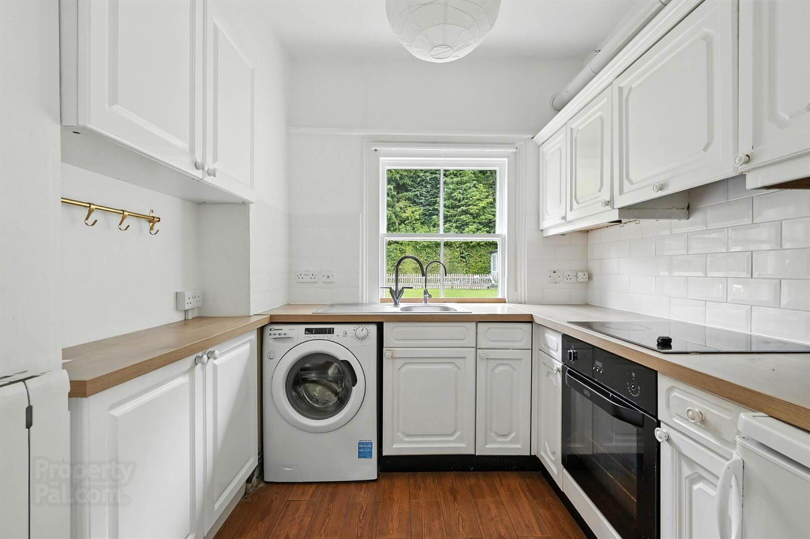 Flat 3 Lismachan House, 378 Belmont Road 9 of 14