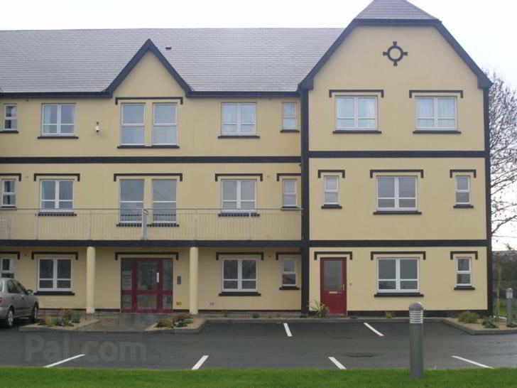 28 Hawthorn Crescent 1 of 7