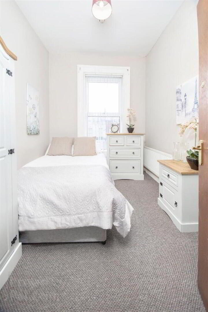 Room 5, 157 University Street 1 of 2