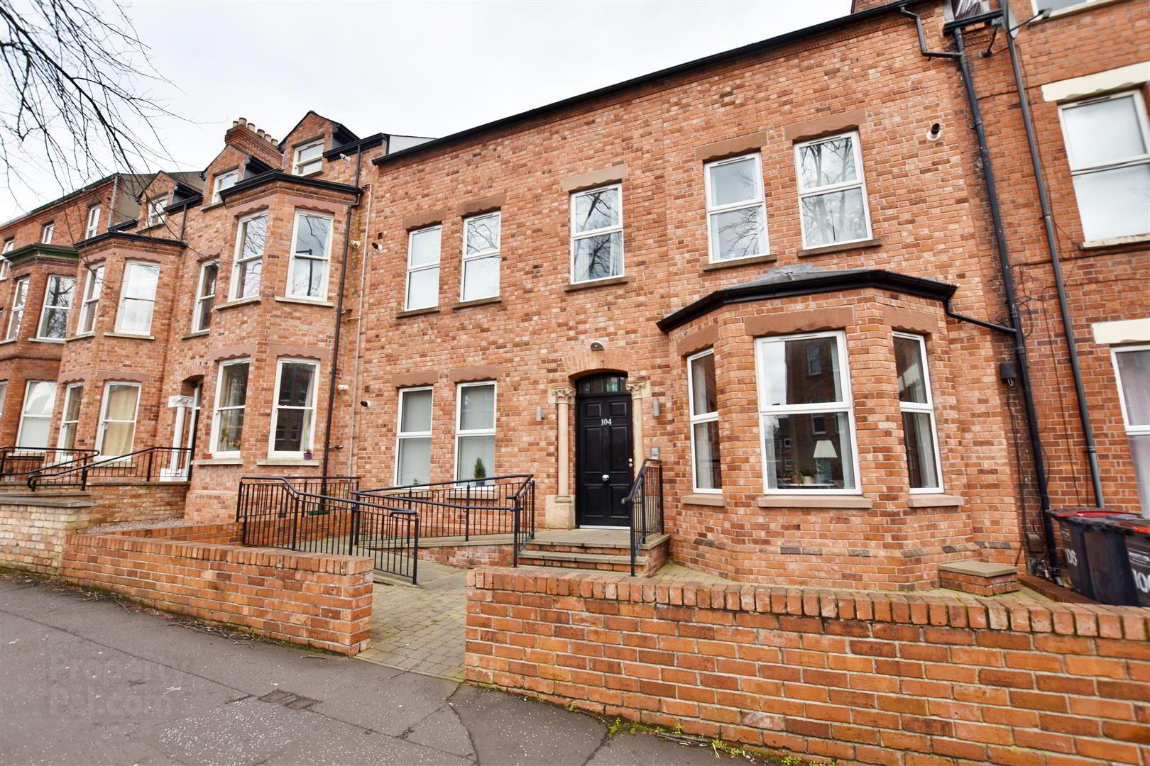 Apt 4, 104 Eglantine Avenue 1 of 6