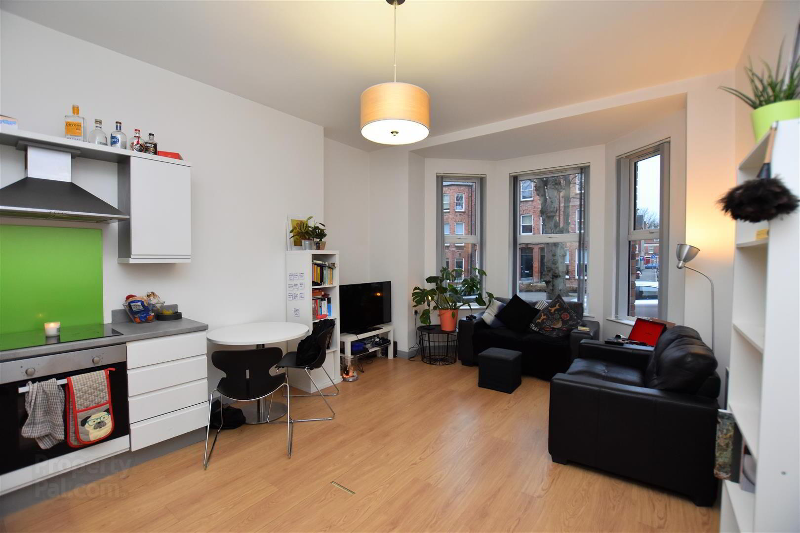 Apt 4, 104 Eglantine Avenue 3 of 6