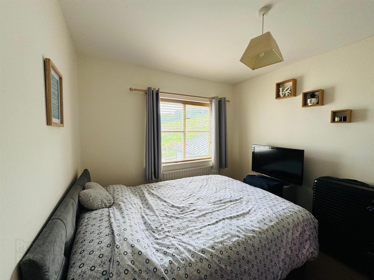 6 Fincairn Cottage Square 8 of 14