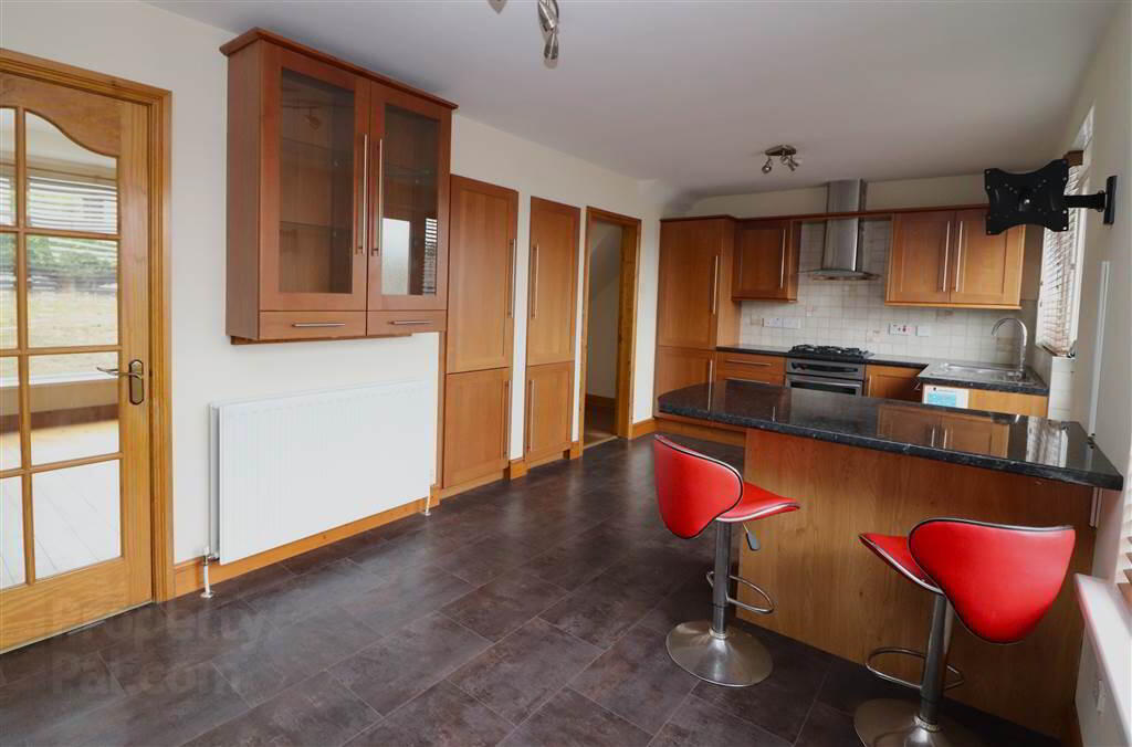 20 Cloverdale Road 4 of 10