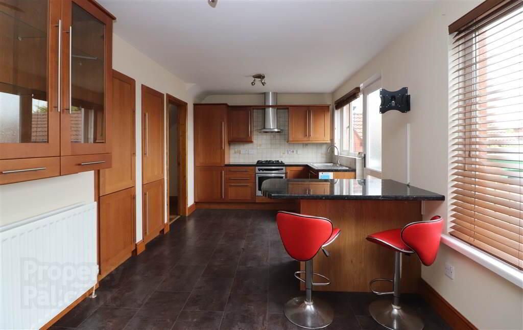 20 Cloverdale Road 3 of 10