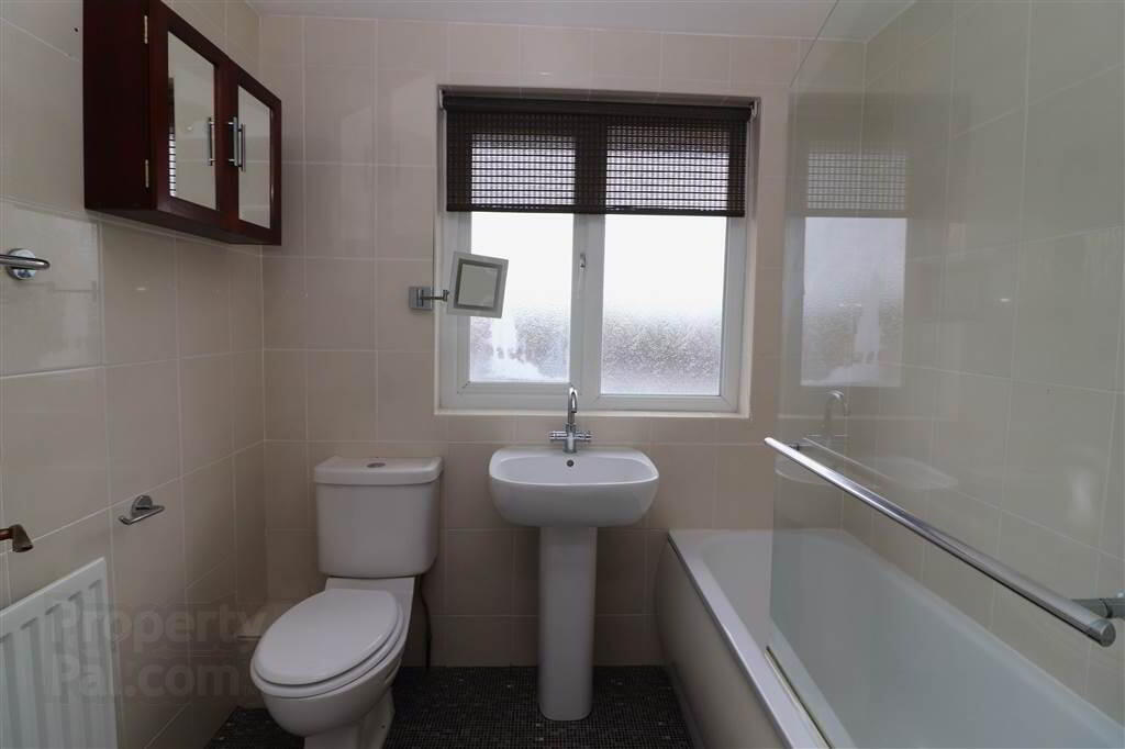 20 Cloverdale Road 8 of 10
