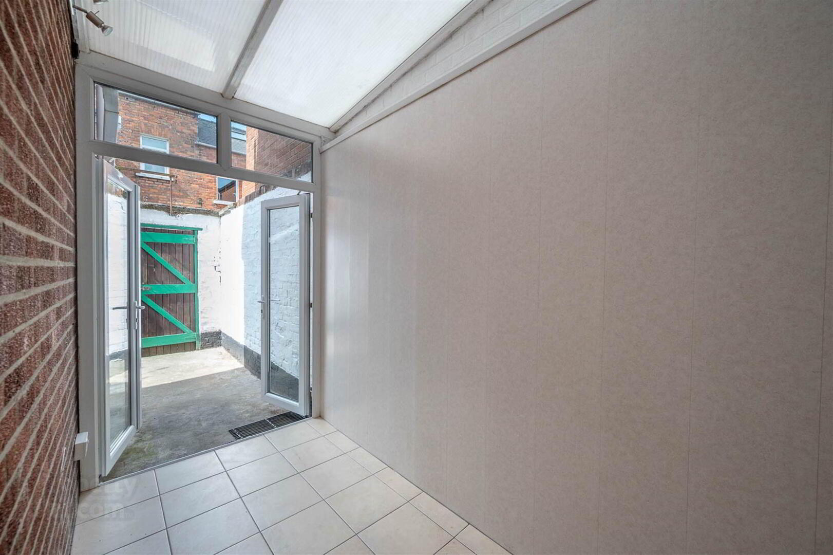 57 Downshire Road 10 of 18