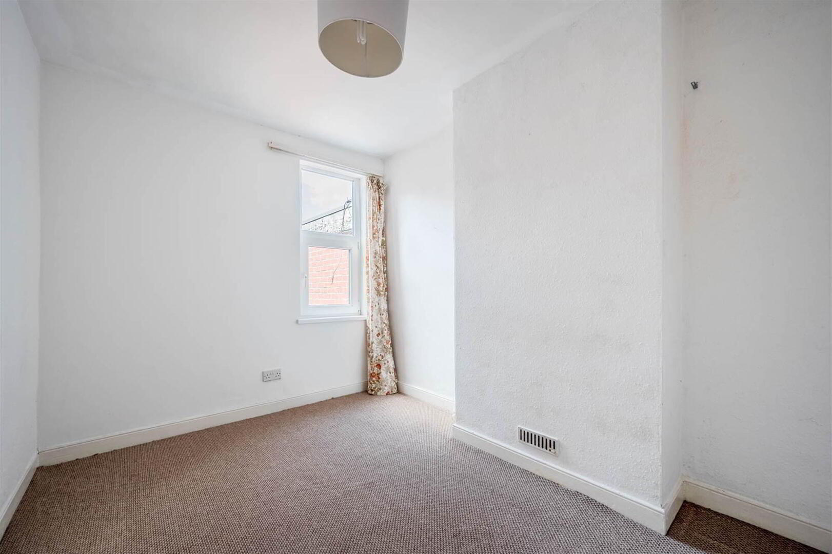 57 Downshire Road 13 of 18