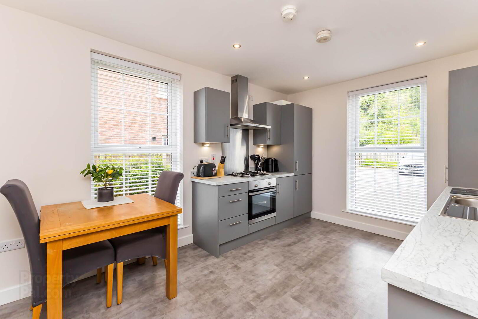 Apt 2, 47 Ayrshire Road 9 of 17