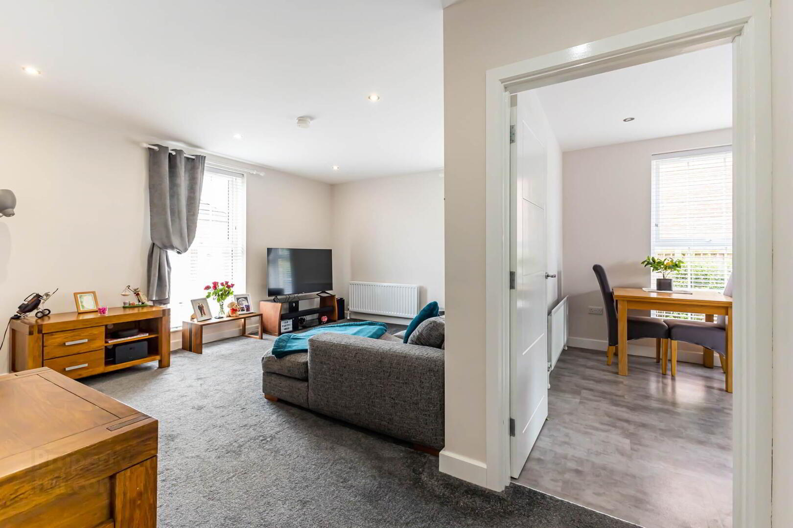 Apt 2, 47 Ayrshire Road 8 of 17