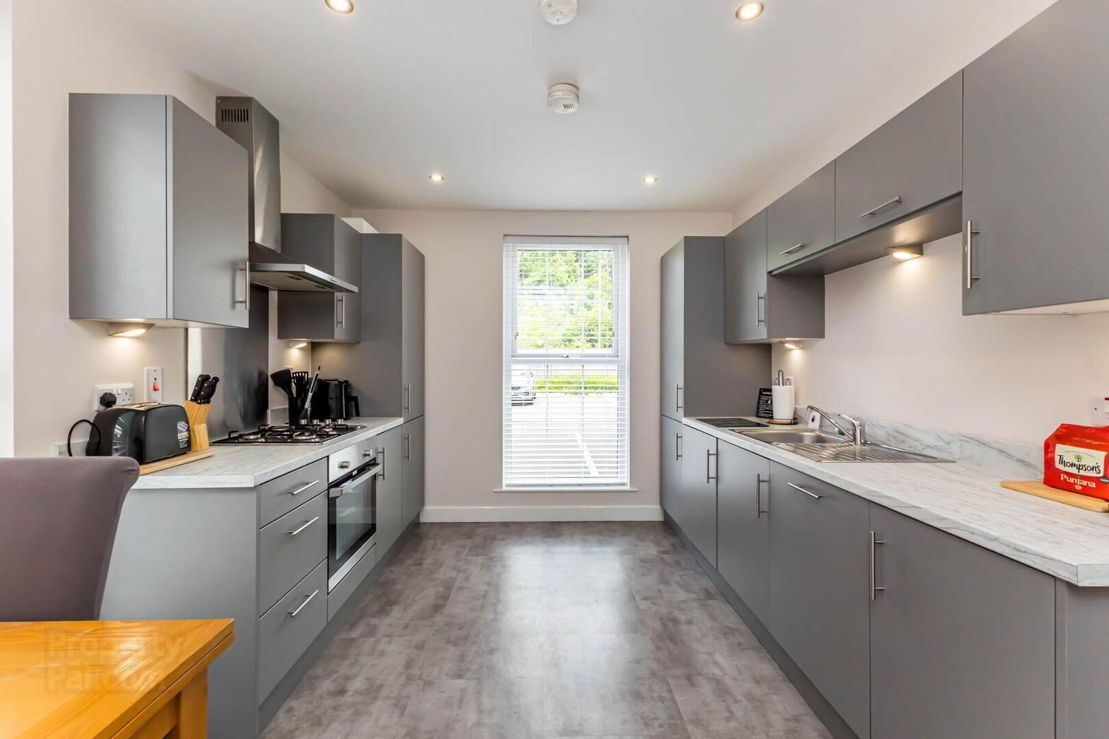 Apt 2, 47 Ayrshire Road 11 of 17