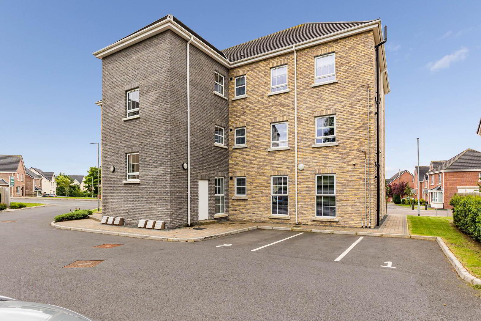 Apt 2, 47 Ayrshire Road 16 of 17