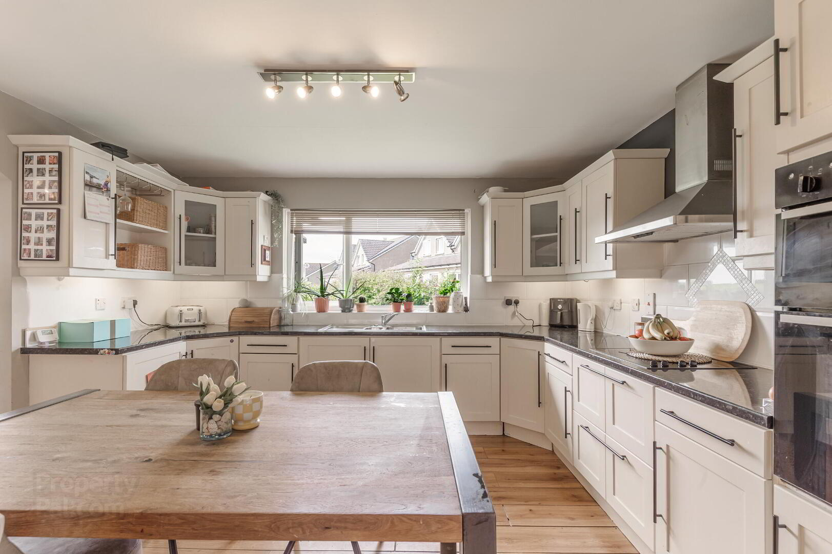 54 Lisbane Road 14 of 36