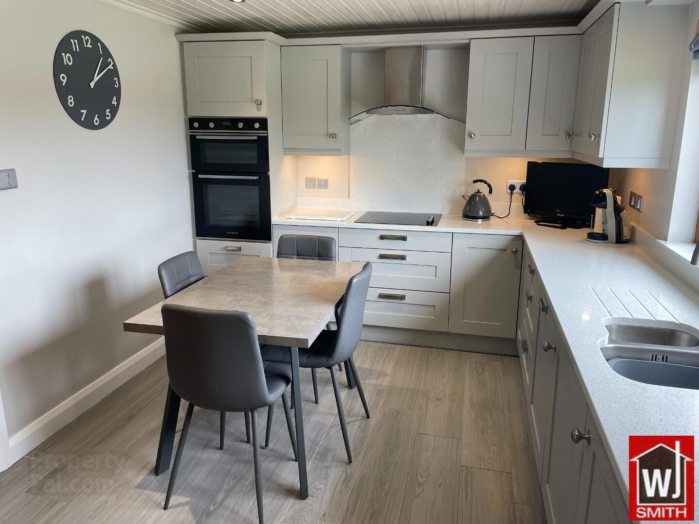8 Douglas Road 14 of 43
