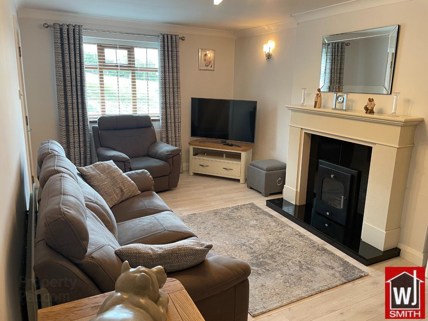 8 Douglas Road 5 of 43