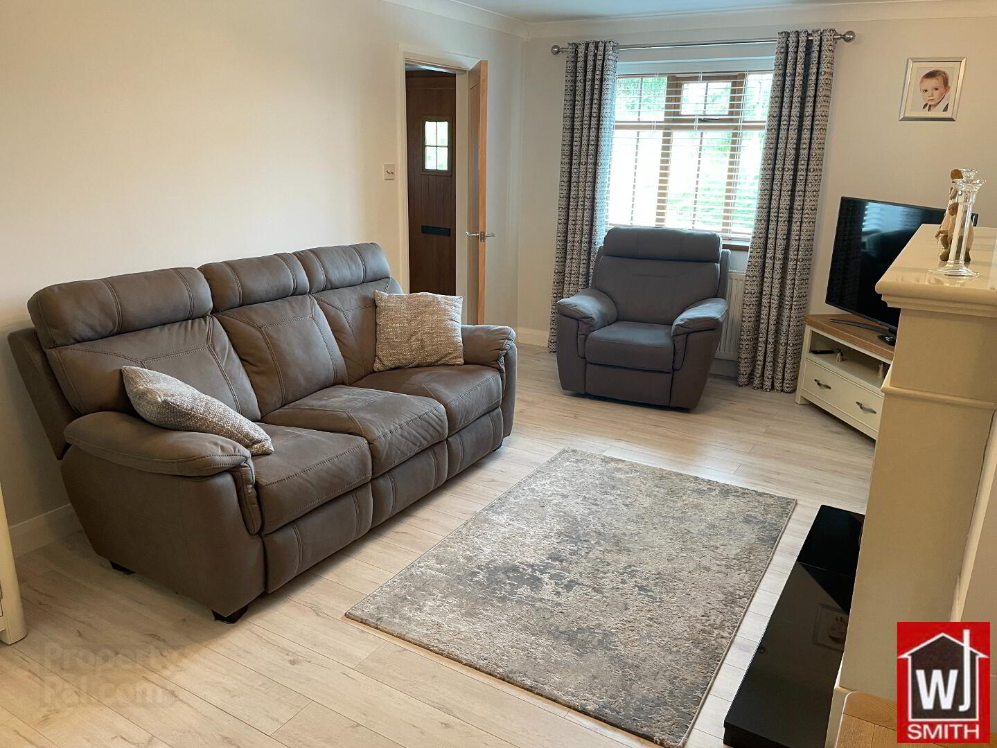 8 Douglas Road 7 of 43