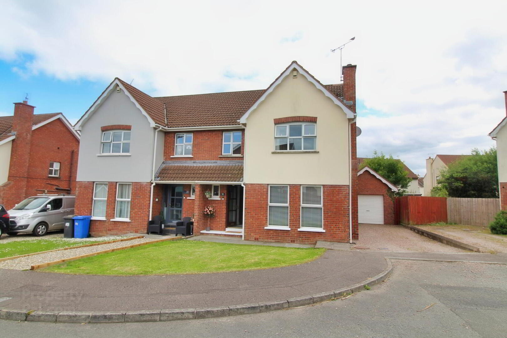 18 Lord Wardens Green 1 of 20